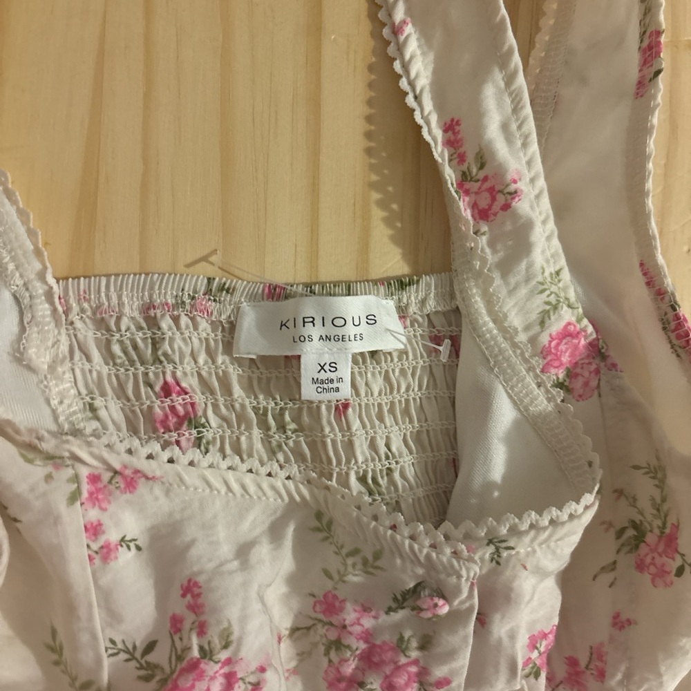 Floral Cream Sleeveless Top - Picture 2 of 3